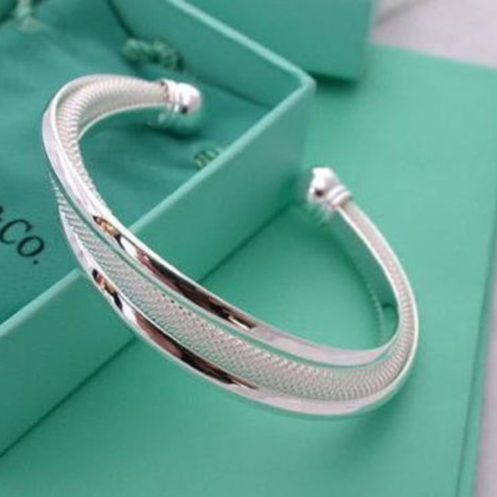 BIG SALE ** BRAND NEW ** GORGEOUS. 925 BEVELED CUFF BRACELET